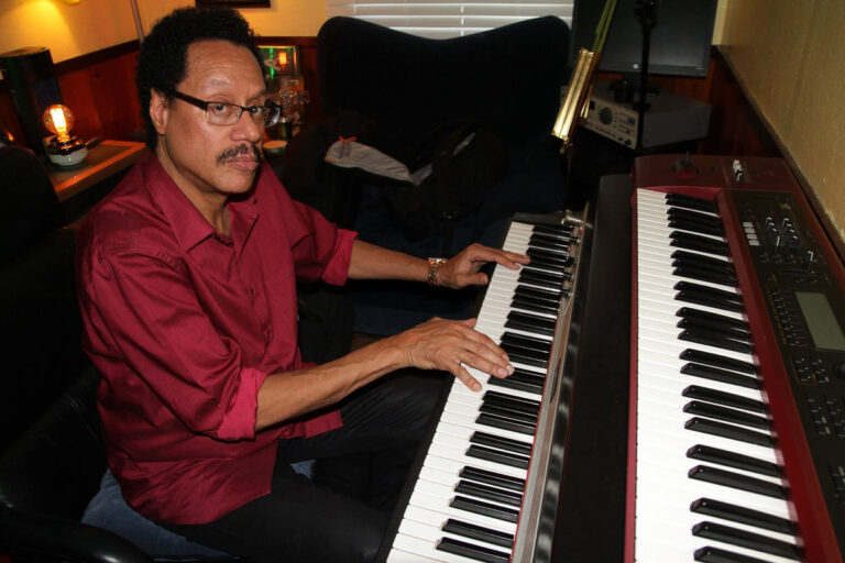 Larry Dunn: Bass Ball Session